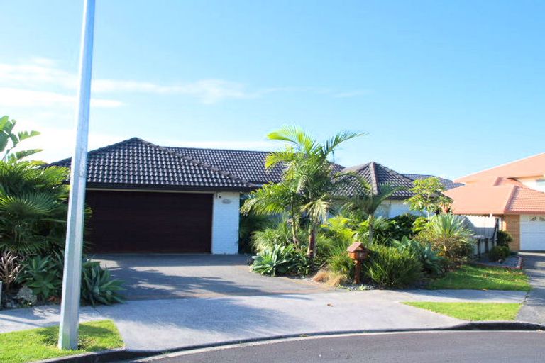 Photo of property in 17 Yarlside Place, Northpark, Auckland, 2013