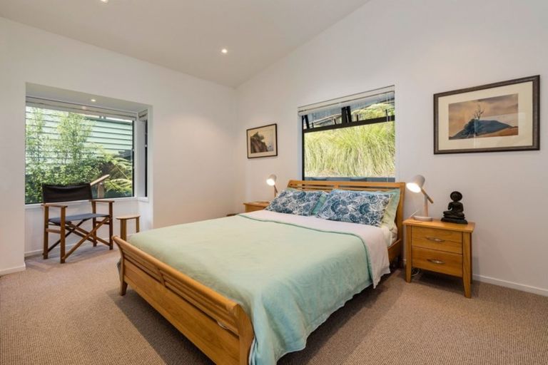 Photo of property in 64 Otitori Bay Road, Titirangi, Auckland, 0604