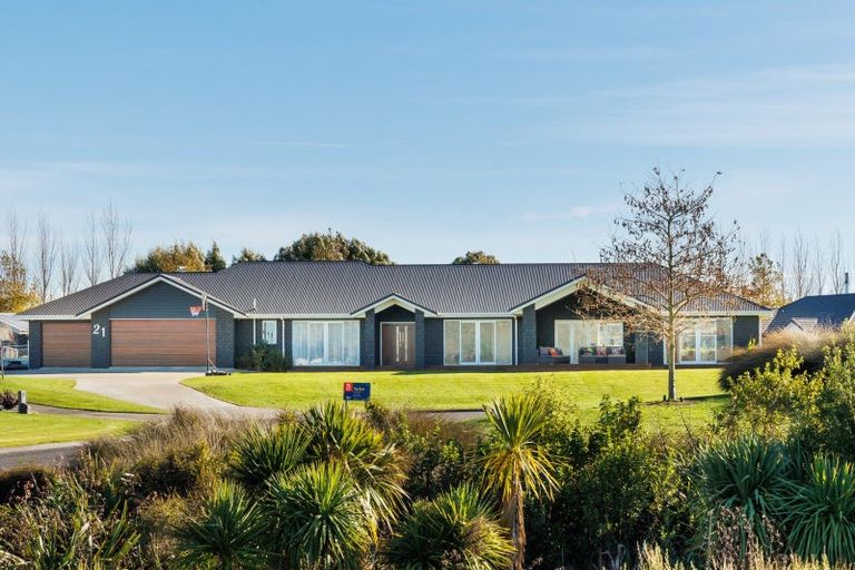 Photo of property in 21 Loveston Lane, Kelvin Grove, Palmerston North, 4470