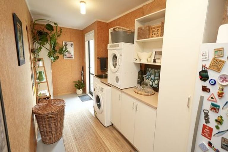 Photo of property in 16 Chestnut Close, Kelvin Grove, Palmerston North, 4414