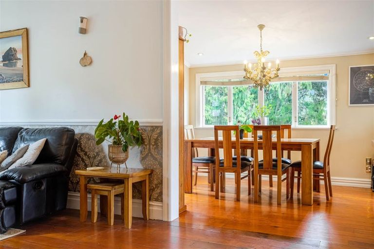 Photo of property in 709 Scenic Drive, Henderson Valley, Auckland, 0612