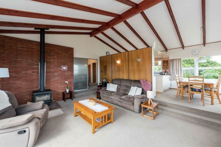 Photo of property in 16 Ellesmere Crescent, Pakuranga Heights, Auckland, 2010