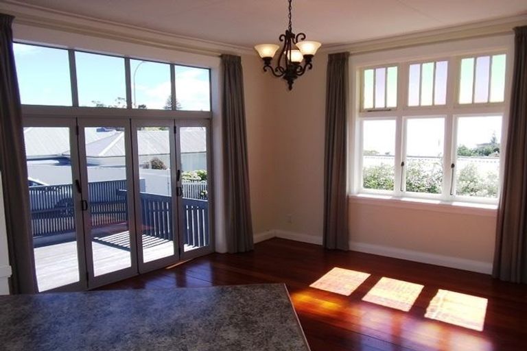 Photo of property in 16 Lighthouse Road, Bluff Hill, Napier, 4110