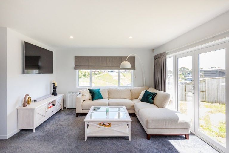 Photo of property in 23 Vaucluse Heights, Fitzherbert, Palmerston North, 4410