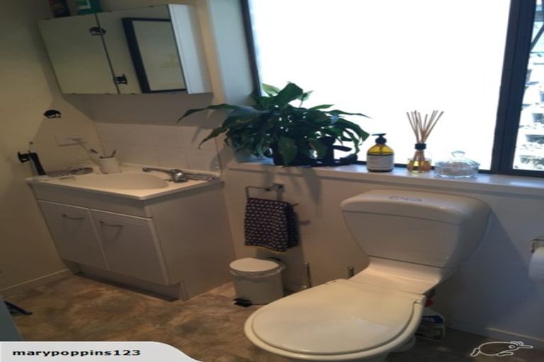 Photo of property in 20 Portsea Place, Chatswood, Auckland, 0626