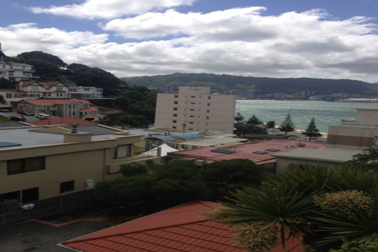 Photo of property in 216 Oriental Parade, Oriental Bay, Wellington, 6011