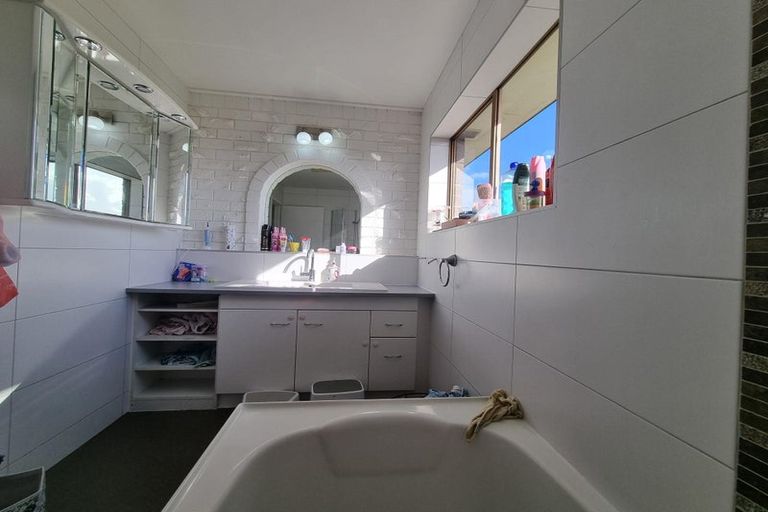 Photo of property in 2/14 Thelma Crescent, Torbay, Auckland, 0630
