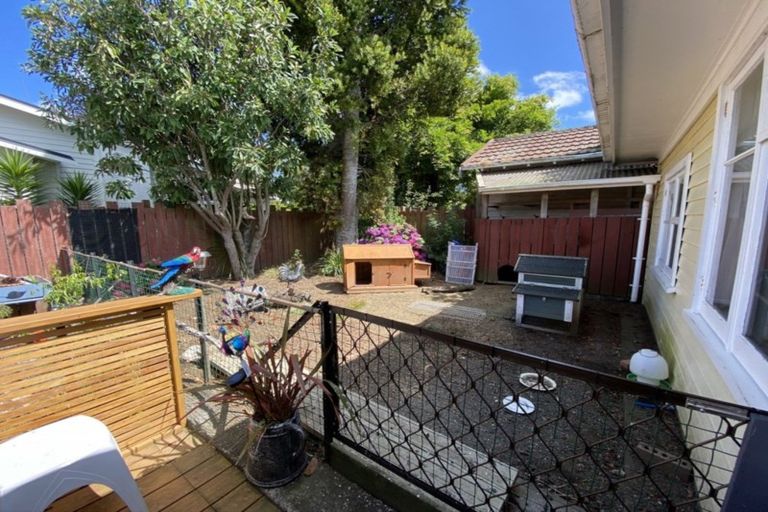 Photo of property in 16 Graham Street, Eltham, 4322