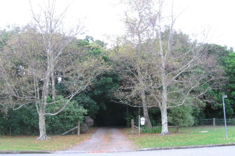 Photo of property in 11 Kakariki Grove, Waikanae, 5036