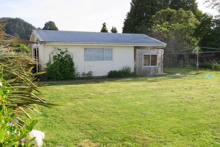Photo of property in 10 Mace Street, Reefton, 7830