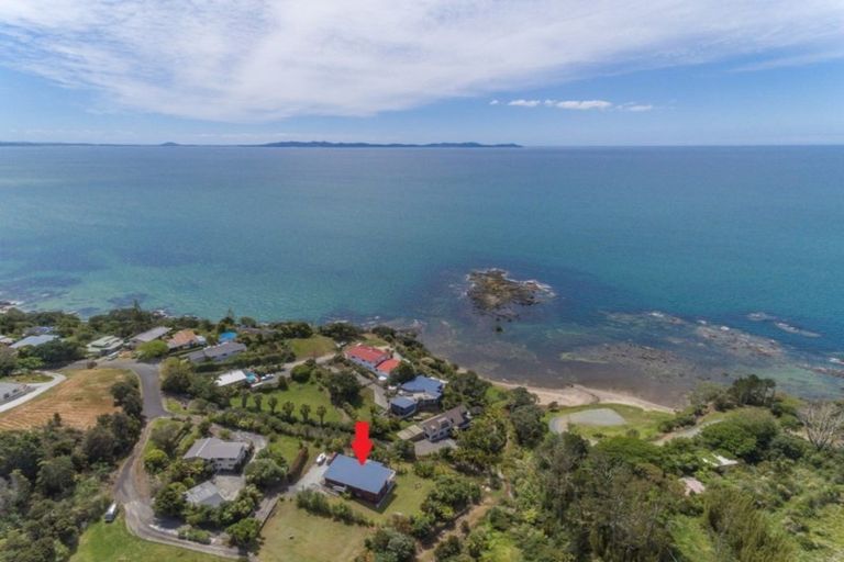 Photo of property in 44 Heretaunga Crescent, Cable Bay, 0420