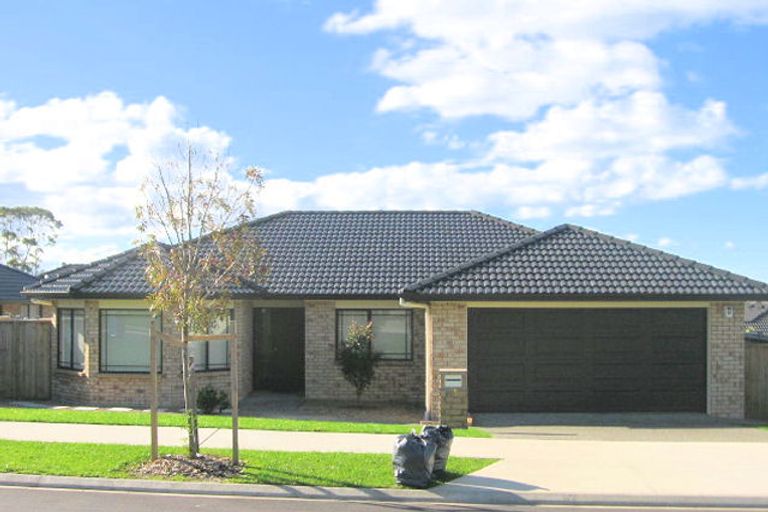 Photo of property in 15 Fairford Avenue, Henderson, Auckland, 0612