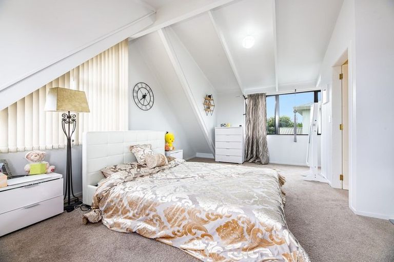 Photo of property in 12 Greville Road, Pinehill, Auckland, 0632