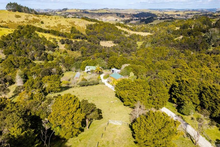 Photo of property in 330 Franklin Road, Paparoa, 0571