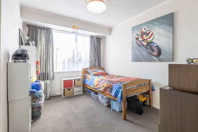 Photo of property in 16 Perrin Place, Kelvin Grove, Palmerston North, 4414
