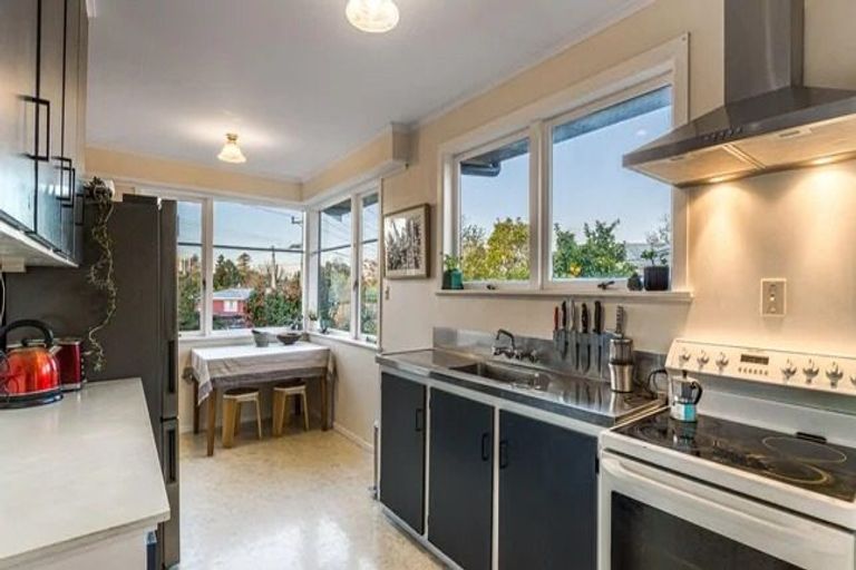 Photo of property in 20 Woodvale Road, Glen Eden, Auckland, 0602