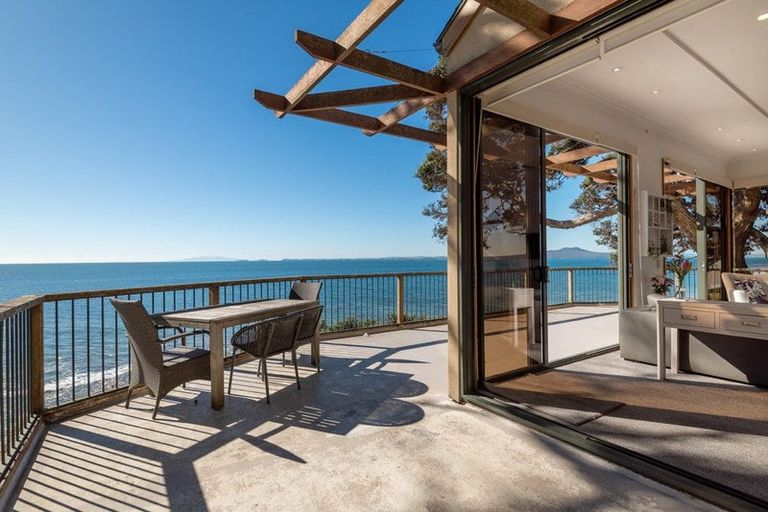 Photo of property in 19 View Road, Campbells Bay, Auckland, 0630