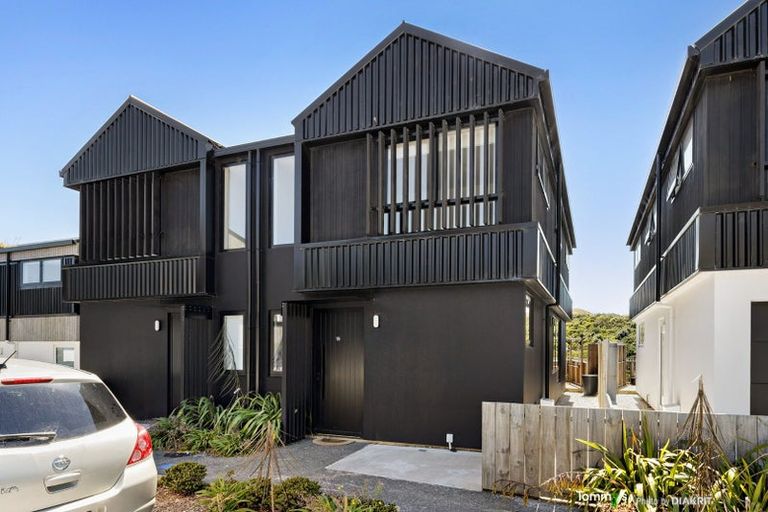 Photo of property in 19/6 Bushland Grove, Paparangi, Wellington, 6037