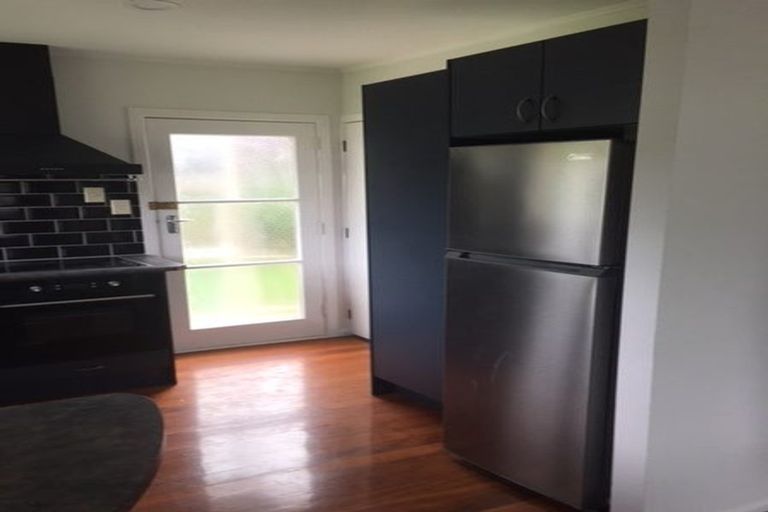 Photo of property in 68 Gladstone Road, Northcote, Auckland, 0627