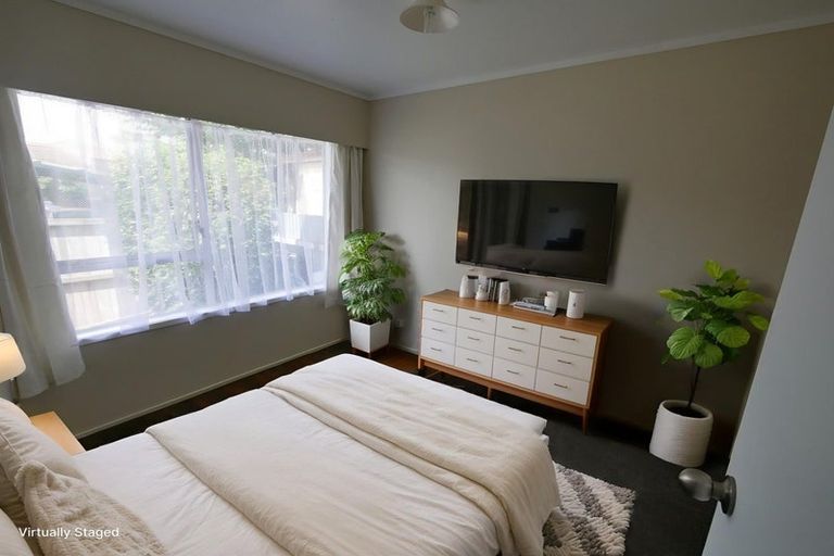 Photo of property in 1/32 Challen Close, Conifer Grove, Takanini, 2112