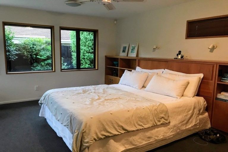 Photo of property in 16 Kent Lodge Avenue, Avonhead, Christchurch, 8042