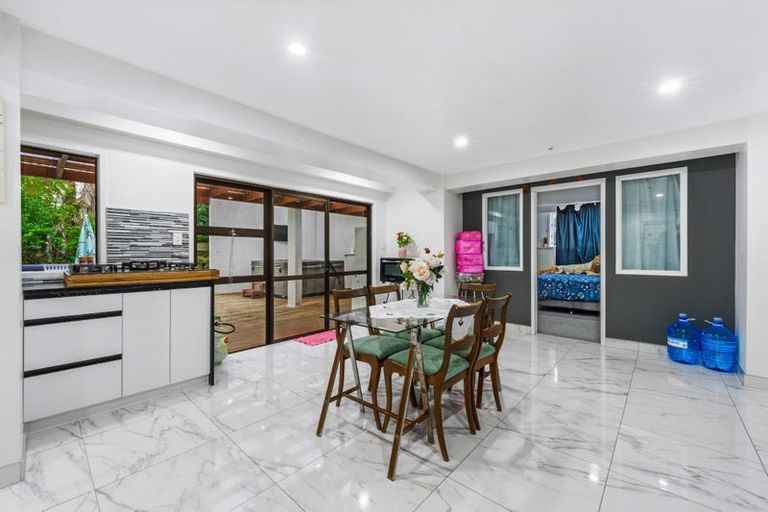 Photo of property in 214a Edmonton Road, Te Atatu South, Auckland, 0610