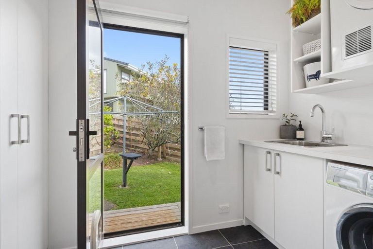 Photo of property in 3 View Road, Shelly Park, Auckland, 2014