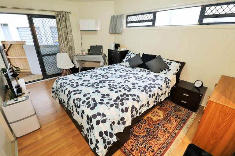 Photo of property in Krisley Court, 25/6 Ambrico Place, New Lynn, Auckland, 0600