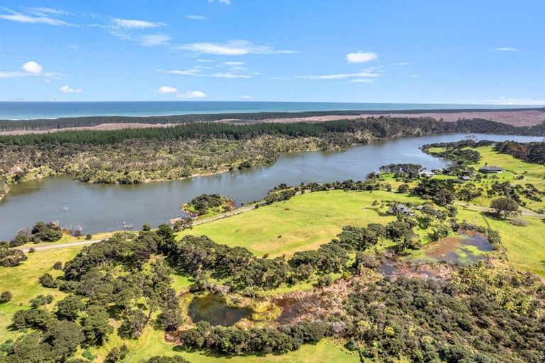 Photo of property in 487 Wilson Road, South Head, Helensville, 0874