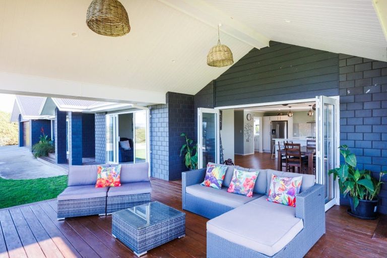 Photo of property in 21 Loveston Lane, Kelvin Grove, Palmerston North, 4470