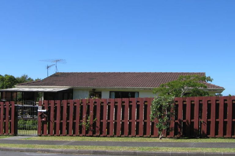 Photo of property in 2 Neilon Place, Northcross, Auckland, 0632