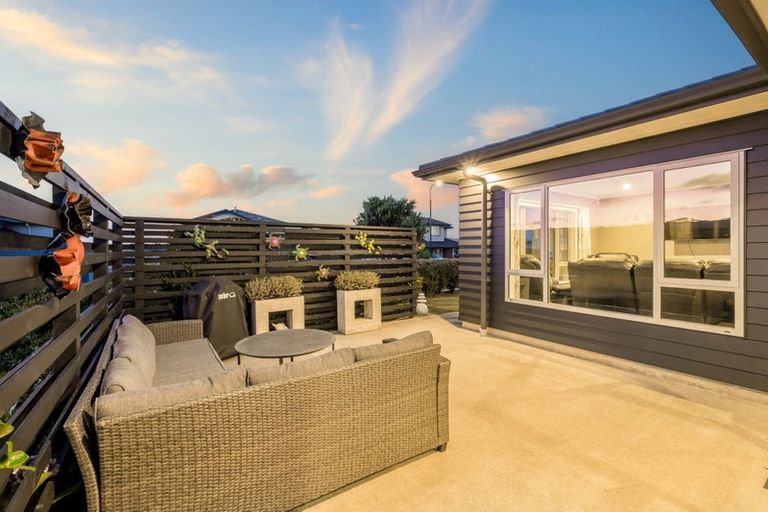 Photo of property in 34 Margaret Shields Avenue, Aotea, Porirua, 5024