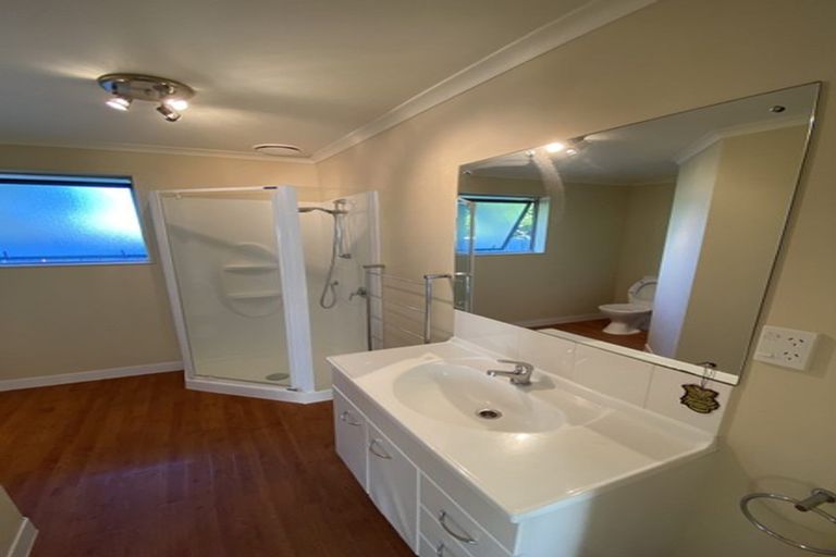 Photo of property in 6 Marbella Crescent, Oteha, Auckland, 0632