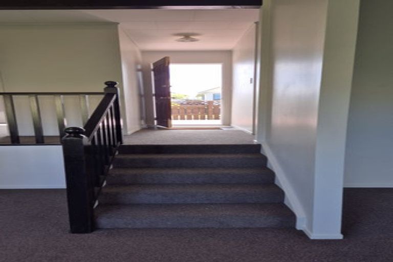 Photo of property in 60 Guadeloupe Crescent, Grenada Village, Wellington, 6037