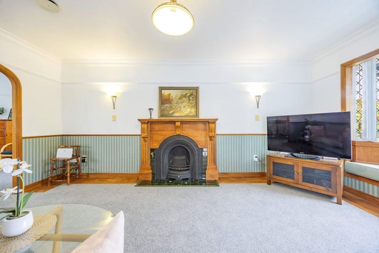 Photo of property in 17 Louise Place, Browns Bay, Auckland, 0630