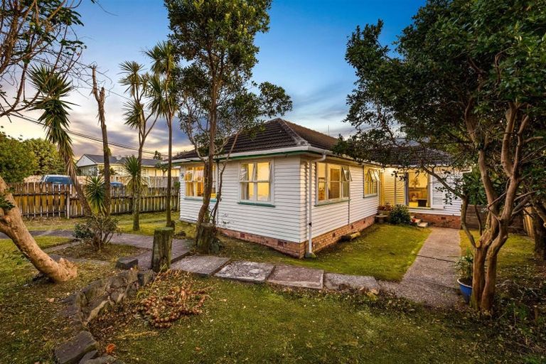 Photo of property in 18 Albert Road, Kelston, Auckland, 0602