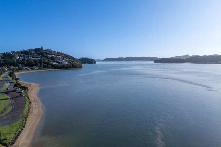 Photo of property in Bridgewater Apartments, 201/7 Te Rangi Cross Road, Paihia, 0200