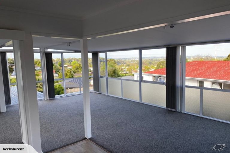 Photo of property in 73 Waimumu Road, Massey, Auckland, 0614