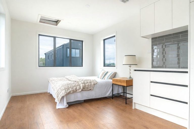 Photo of property in 1 Whiteywood Street, Westgate, 0814