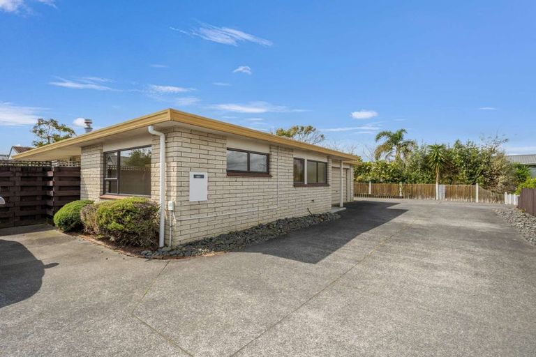 Photo of property in 2/12 Penrhyn Place, Mount Maunganui, 3116