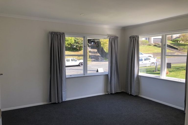 Photo of property in 4 Saint Johns Terrace, Tawa, Wellington, 5028