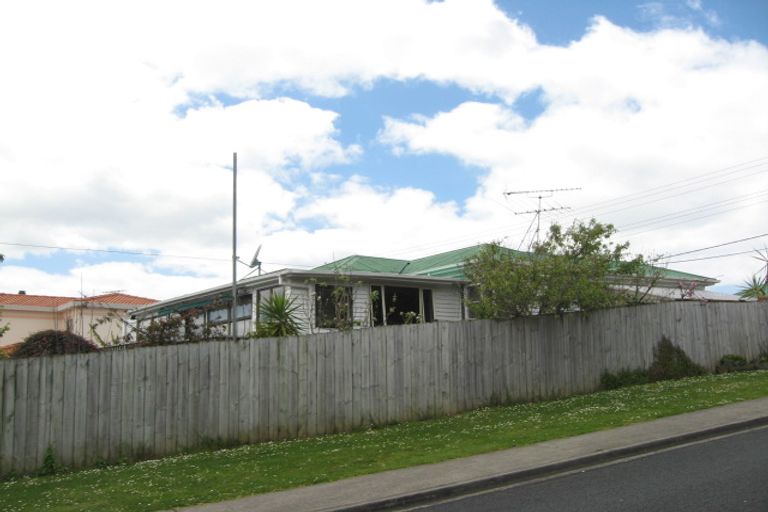 Photo of property in 1 Crown Road, Tindalls Beach, Whangaparaoa, 0930