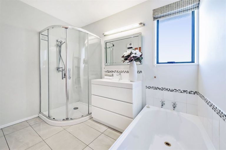 Photo of property in 3/118a Sawyers Arms Road, Northcote, Christchurch, 8052