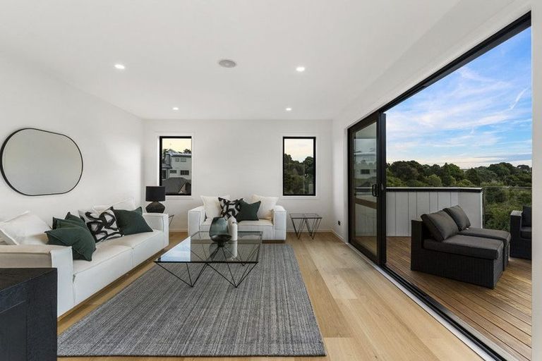 Photo of property in 28a Oliver Twist Avenue, Mellons Bay, Auckland, 2014