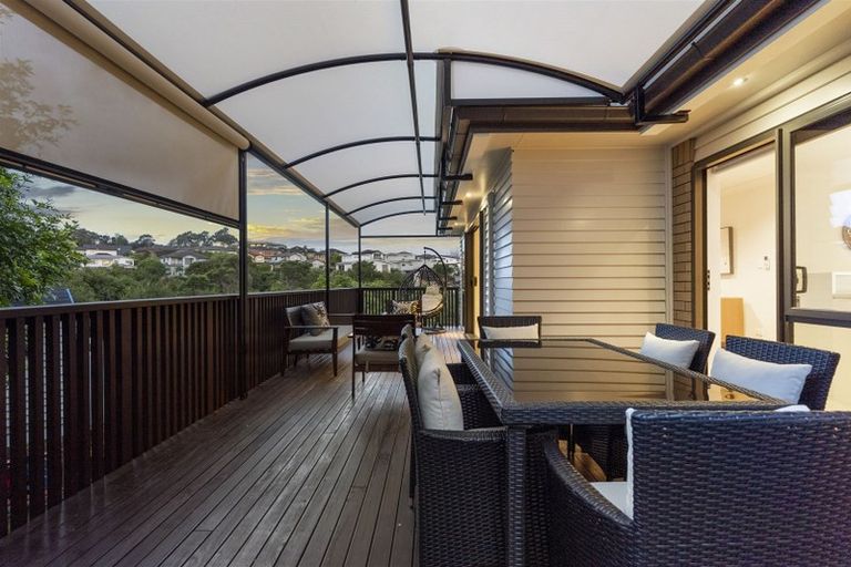 Photo of property in 31 Trotting Terrace, Fairview Heights, Auckland, 0632