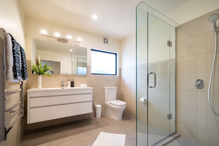 Photo of property in 5 Kahala Place, West Harbour, Auckland, 0618