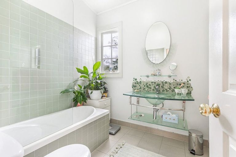 Photo of property in 57a Archibald Road, Kelston, Auckland, 0602