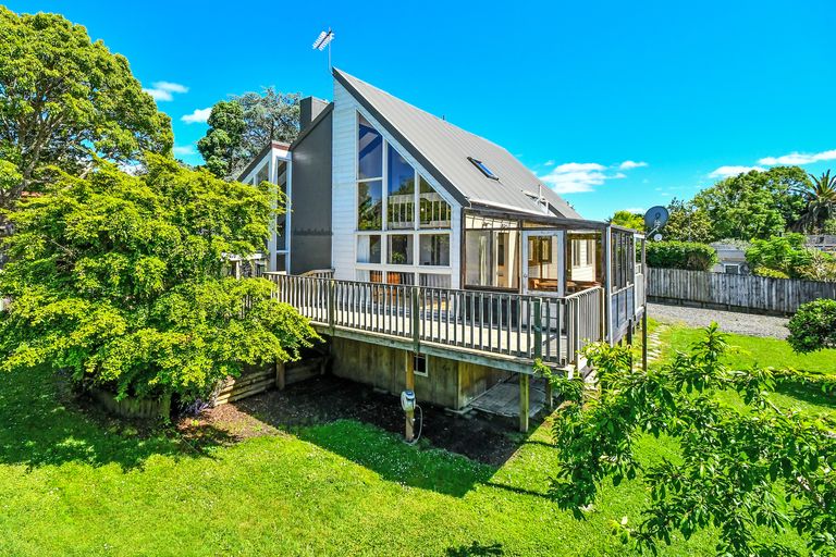 Photo of property in 9 Coulthard Terrace, Opaheke, Papakura, 2113