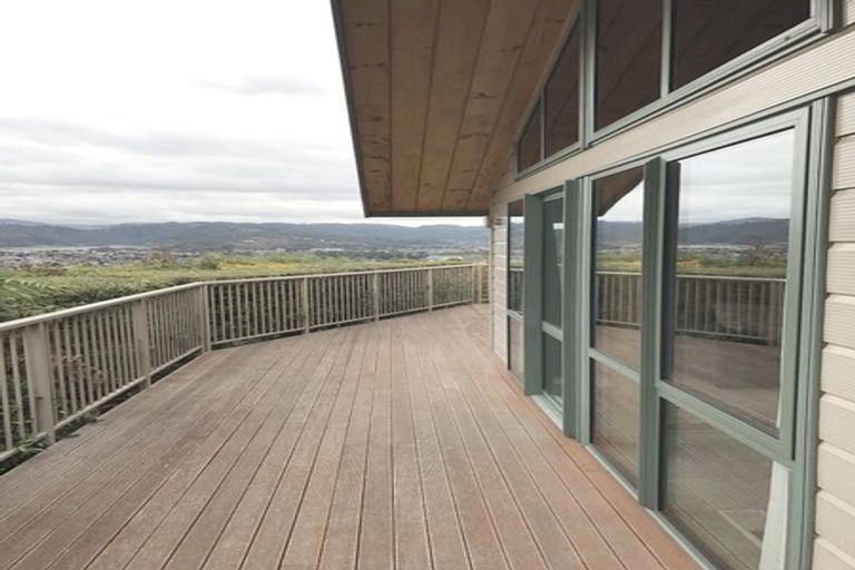 Photo of property in 8a Riverstone Drive, Riverstone Terraces, Upper Hutt, 5018