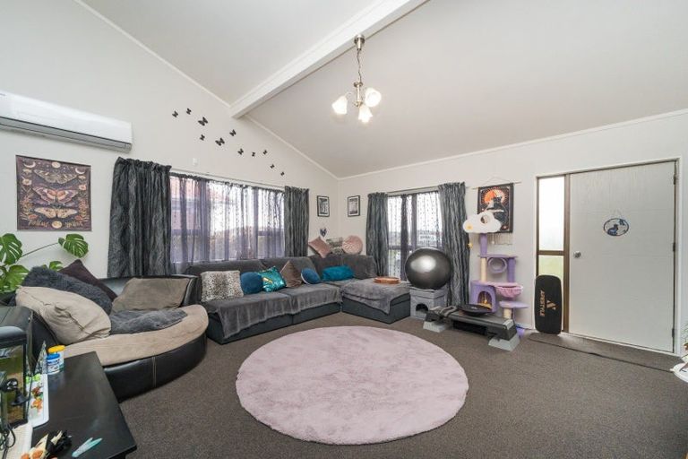 Photo of property in 57 Rhodes Drive, Kelvin Grove, Palmerston North, 4414